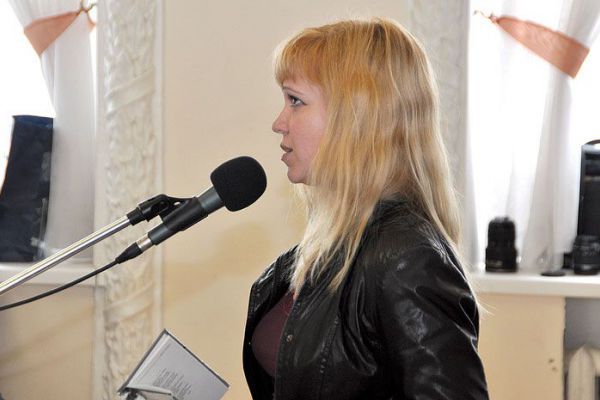 стихи читает поэт и журналист Инна Игнаткова