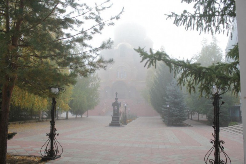 Туман, вид на Свято-Троицкий собор