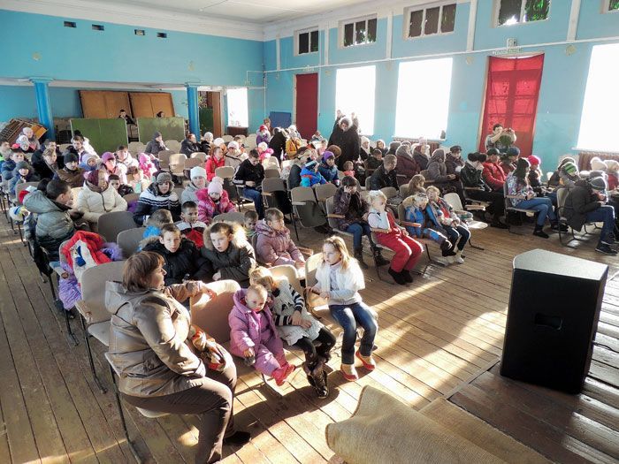 Жители села заполнили зал Дом культуры