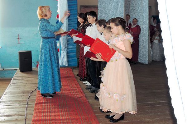 Тропарь Рождества Христова исполняет хор православной гимназии Саракташа