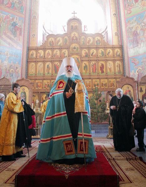 Владыка Валентин оглашает Послание Патриарха Московского и всея Руси Кирилла