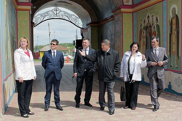 Пока журналисты работали - глава района Бахчан Жанбаев делился впечатлениями с работниками Правительсва Области