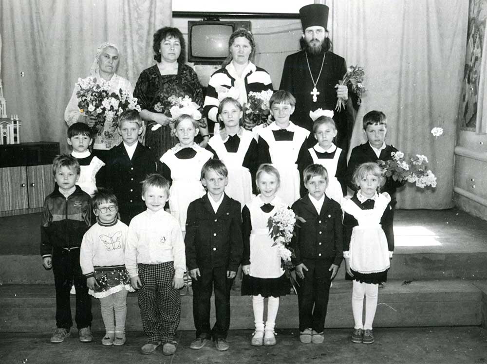 Саракташ, 1 сентября 1992 г. Первые ученики церковно-приходской школы.